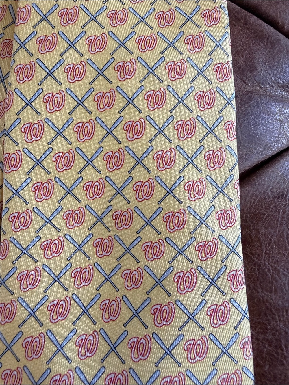 Vineyard Vines Washington Nationals MLB Silk Tie Yellow Baseball Bat Necktie - Picture 3 of 4